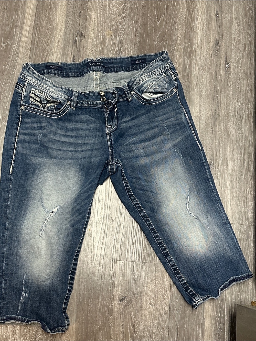 Two pair of Women’s size 18 capris like new